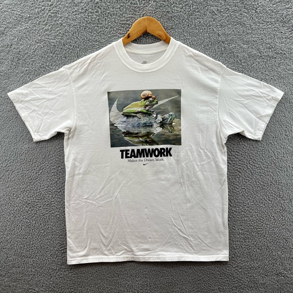 Nike Teamwork Makes The Dream Work White Graphic T-Shirt Men’s Size Medium - Picture 1 of 5
